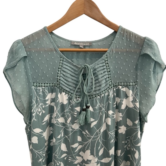 Daniel Rainn Women's Light Teal Floral Top - Picture 1 of 5